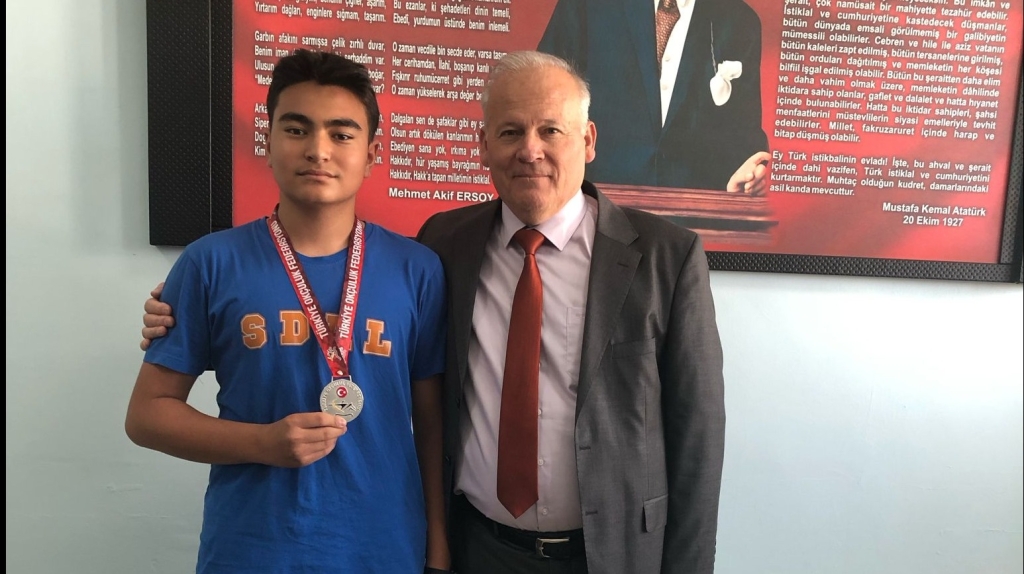 Öğrencimiz Burkay Yımaz Antalya TSP 2 Okçuluk Türkiye Şampiyonası Takım İkincisi Oldu.